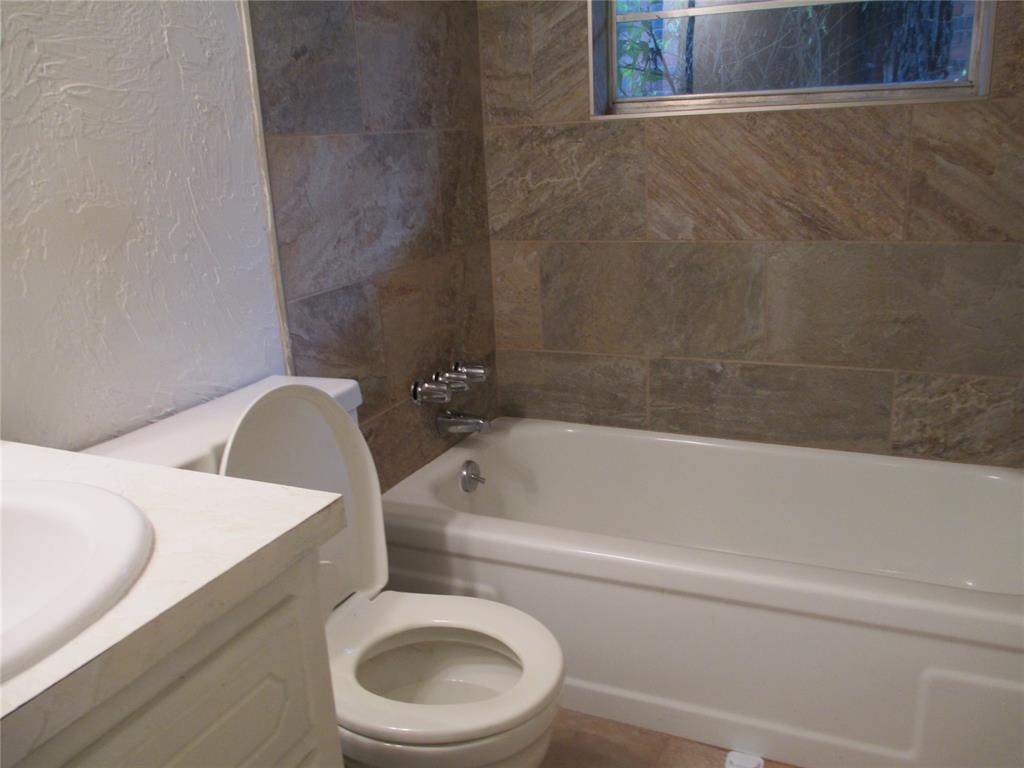 1052 Nw 7th Place Property Photo 8