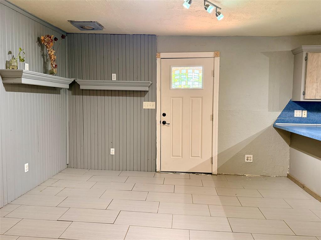 35763 Leo Road Property Photo 5