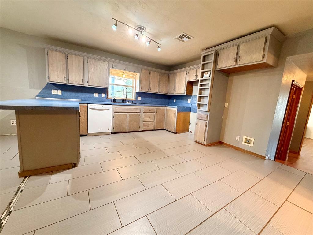 35763 Leo Road Property Photo 11