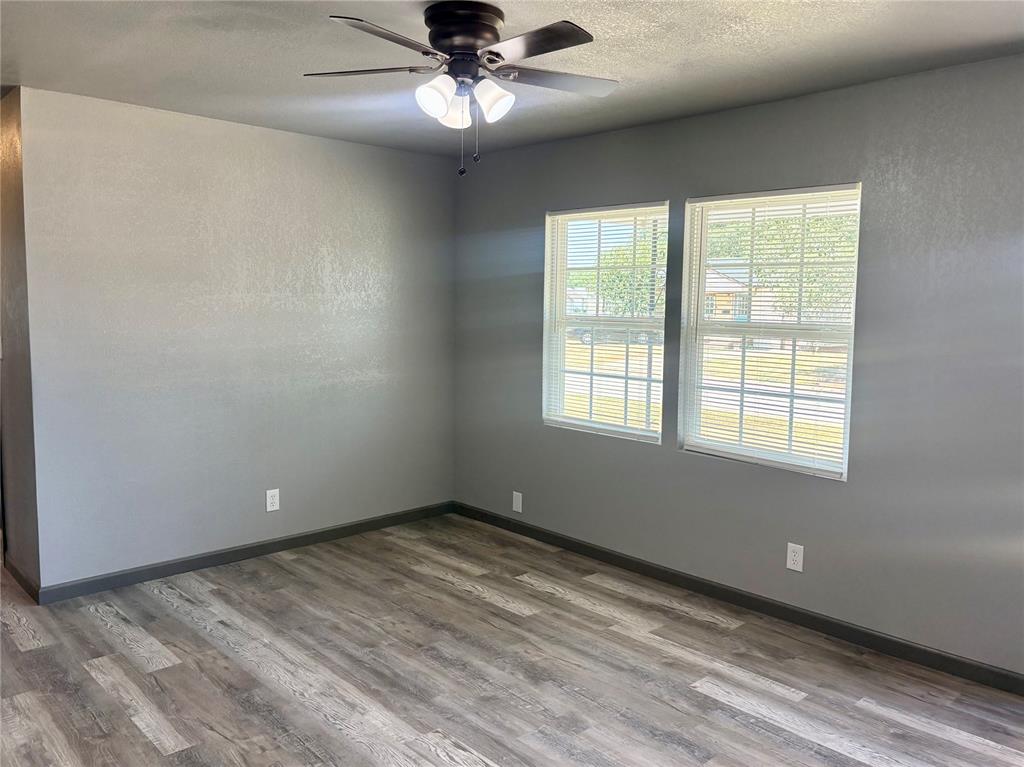 1012 N York Street Property Photo 5