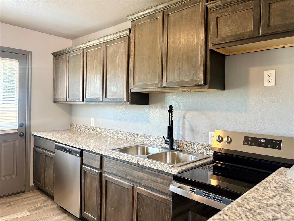 1012 N York Street Property Photo 7