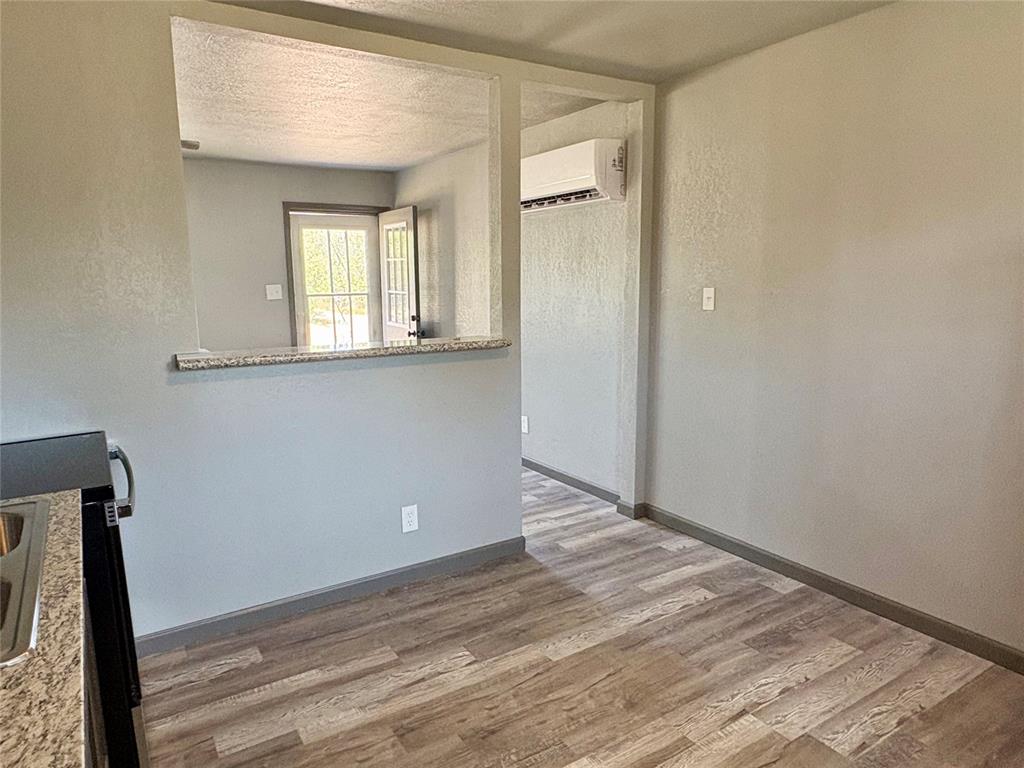 1012 N York Street Property Photo 9