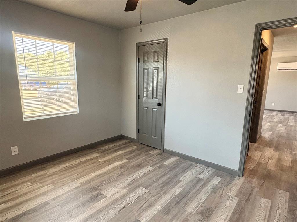 1012 N York Street Property Photo 18