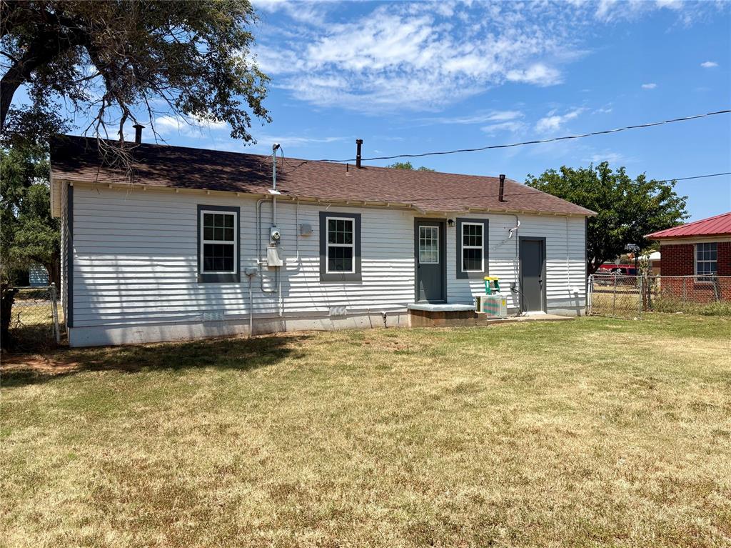 1012 N York Street Property Photo 21