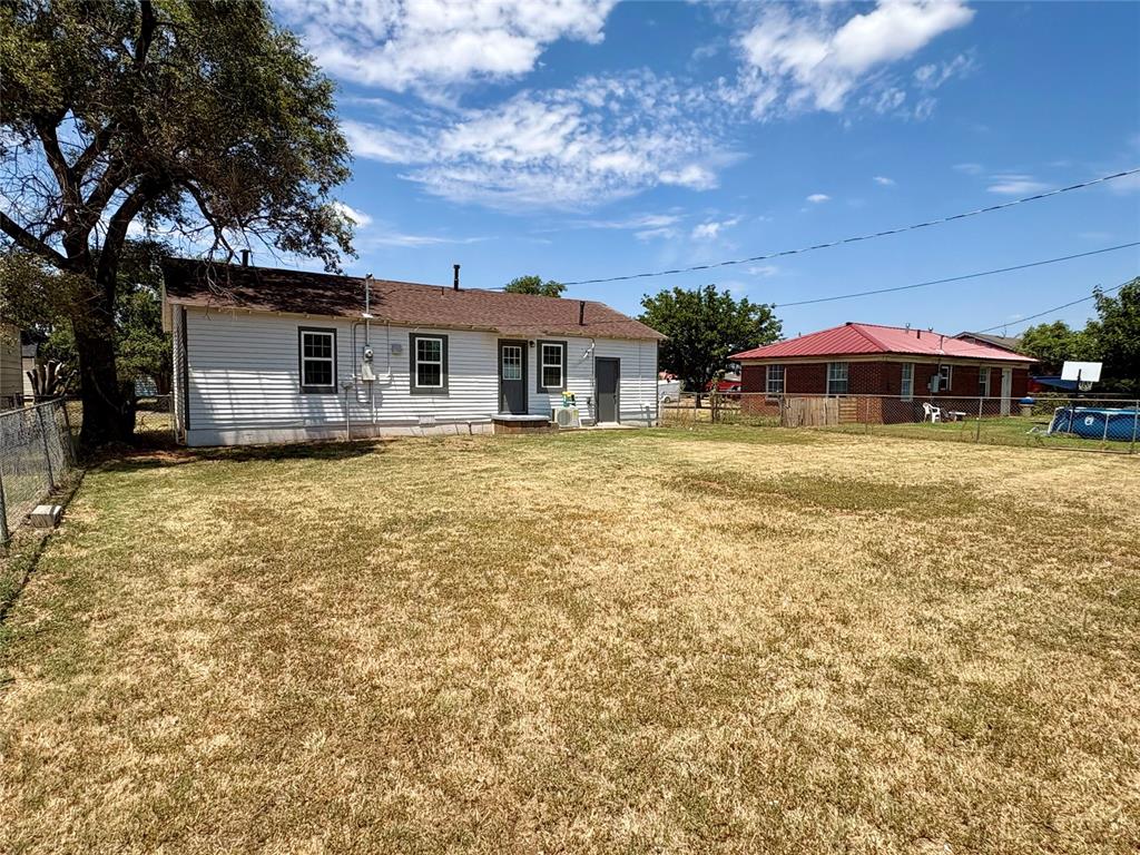 1012 N York Street Property Photo 22