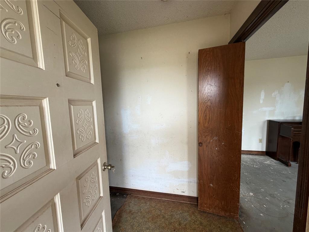 1419 Meadowbrook Lane Property Photo 3