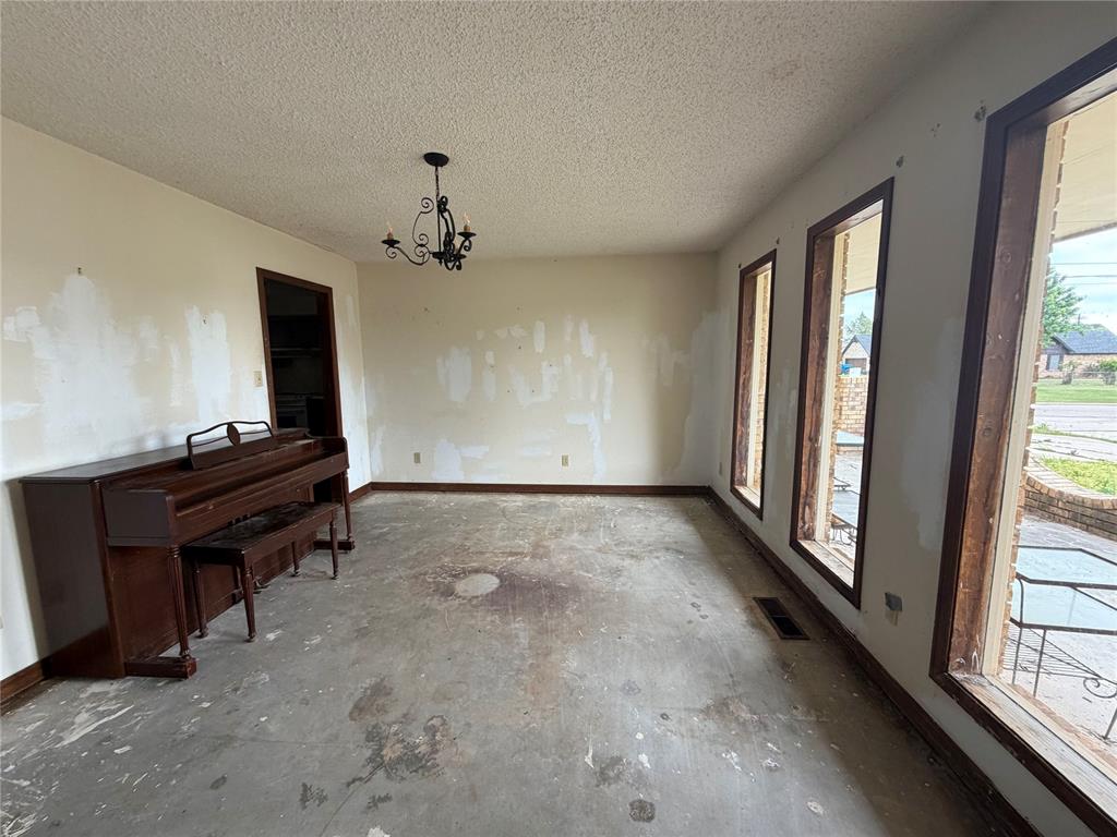 1419 Meadowbrook Lane Property Photo 4