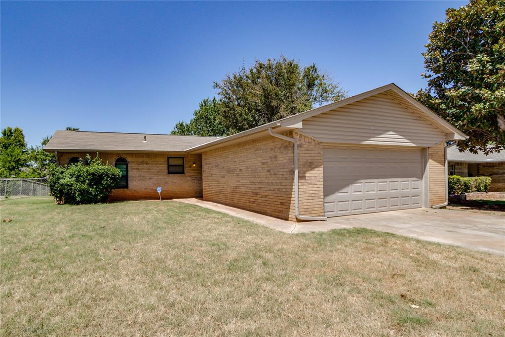 1100 Ridgeway Drive Property Photo 1