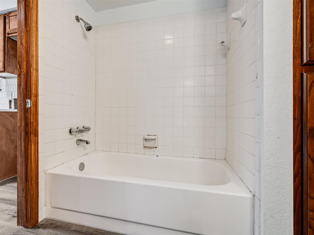 8406 S Douglas Avenue 6 Property Photo 15