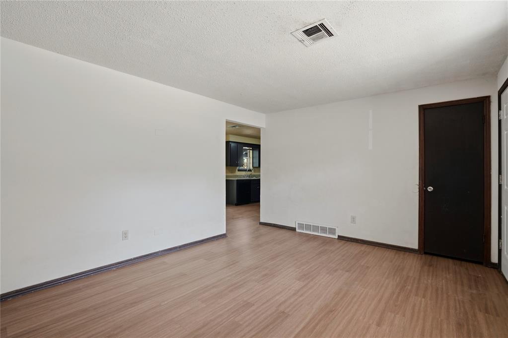 5217 Brookdale Drive Property Photo 7