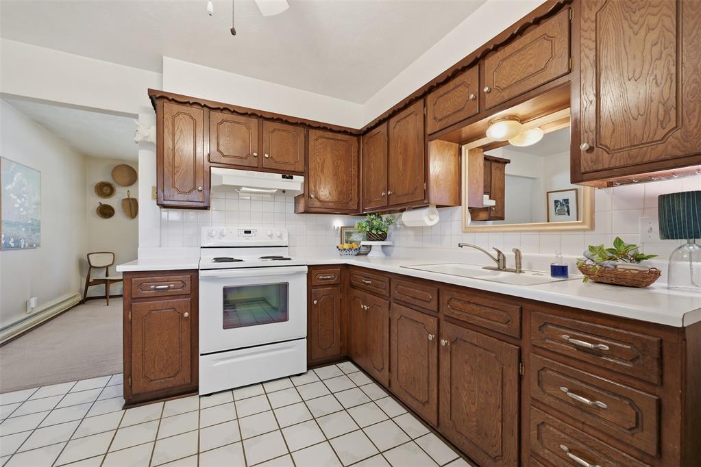 411 S Brookview Lane Property Photo 3