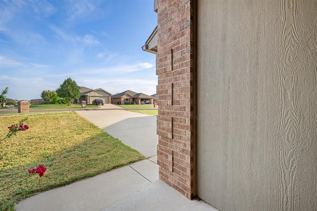 401 Tecumseh Meadows Court Property Photo 4