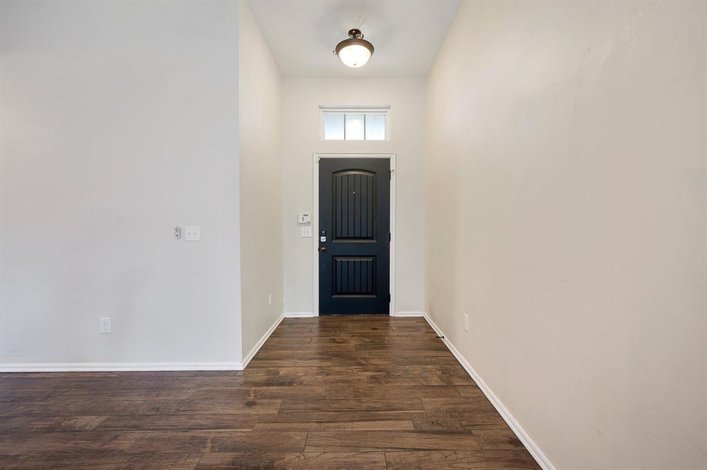 401 Tecumseh Meadows Court Property Photo 6