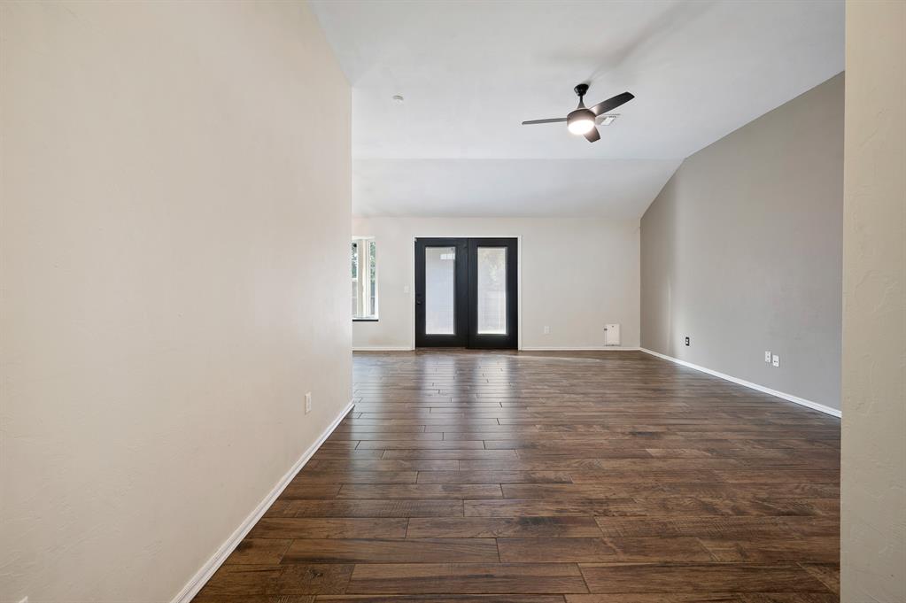 401 Tecumseh Meadows Court Property Photo 7