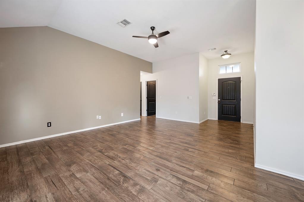 401 Tecumseh Meadows Court Property Photo 9