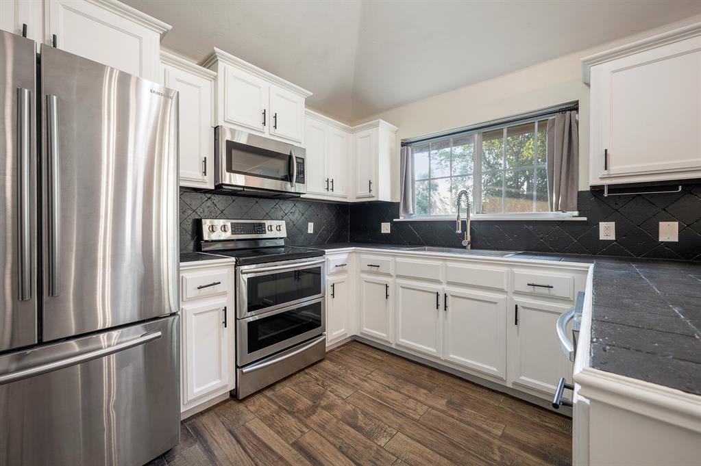 401 Tecumseh Meadows Court Property Photo 14