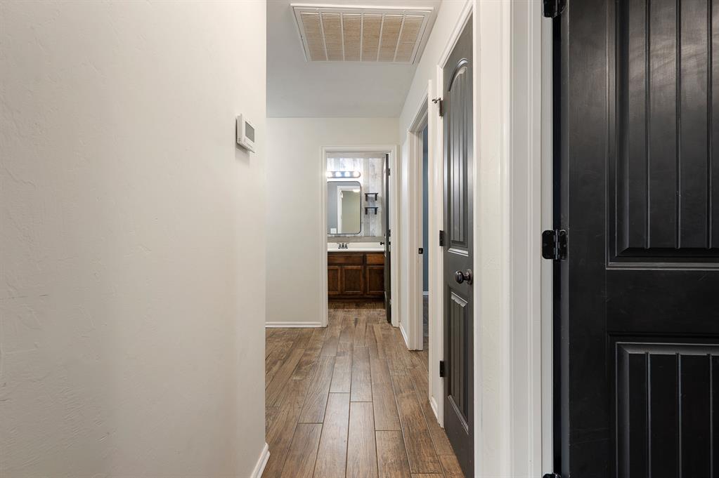 401 Tecumseh Meadows Court Property Photo 22