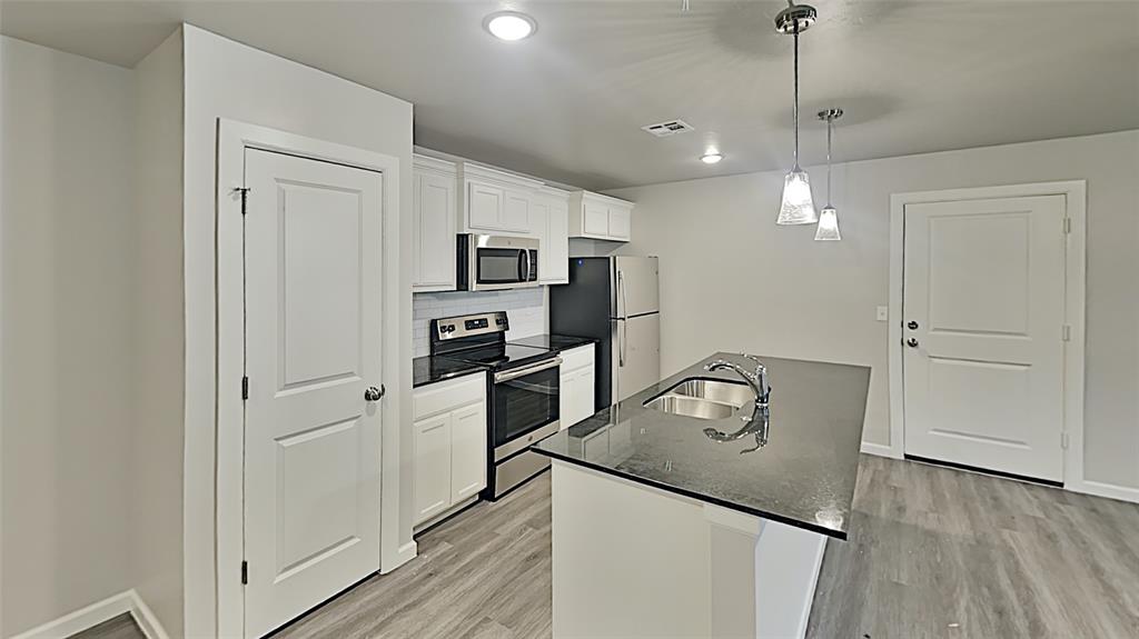 11205 Howard Drive Property Photo 4