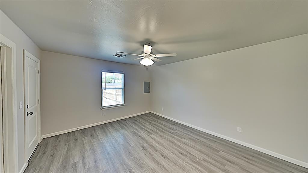 11205 Howard Drive Property Photo 8