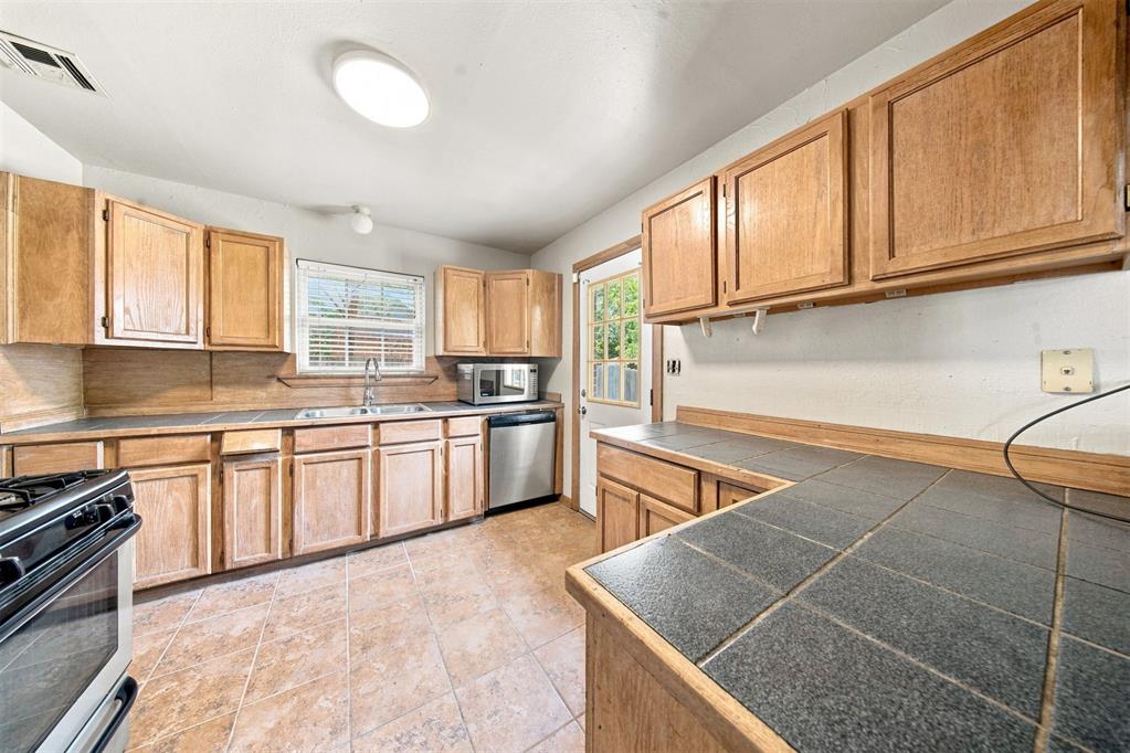 1405 Carlisle Court Property Photo 11