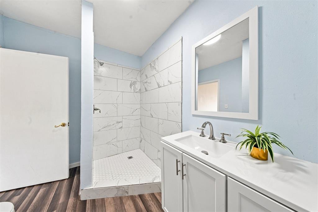 1405 Carlisle Court Property Photo 16