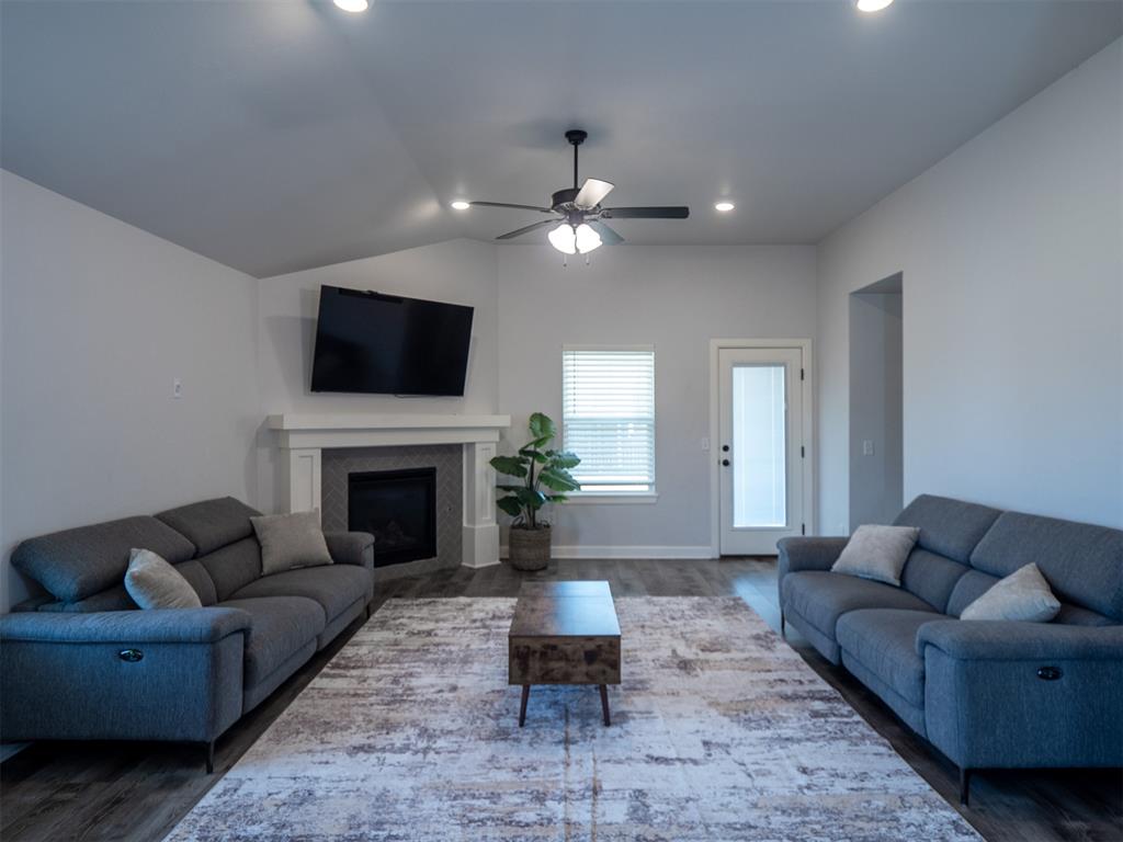 3125 Red Cedar Way Property Photo 7