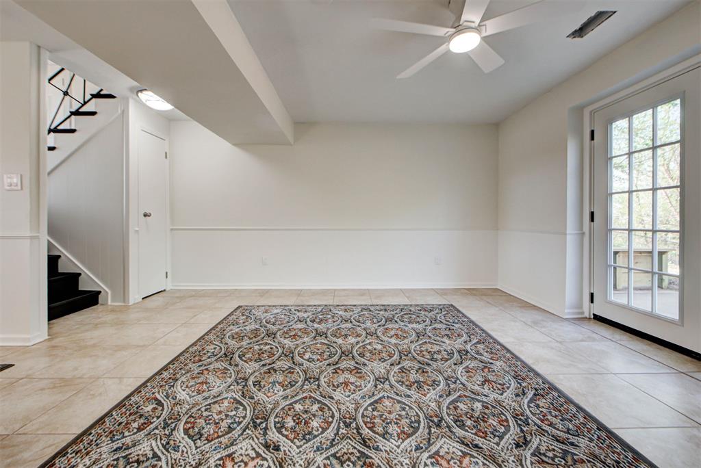 5709 N Warren Avenue Property Photo 8