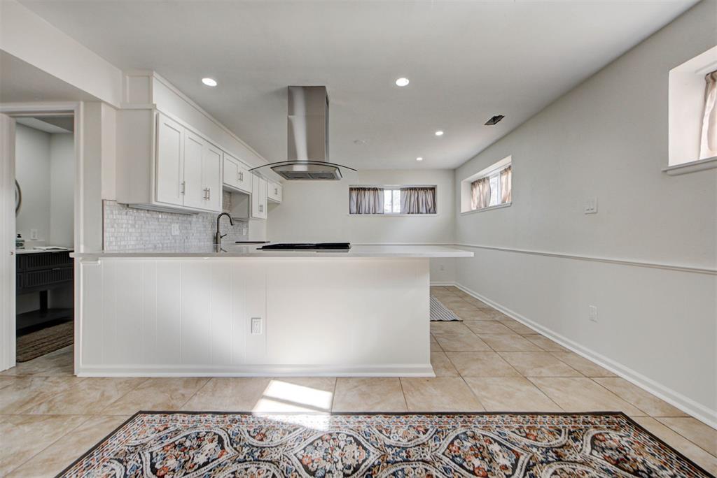 5709 N Warren Avenue Property Photo 11