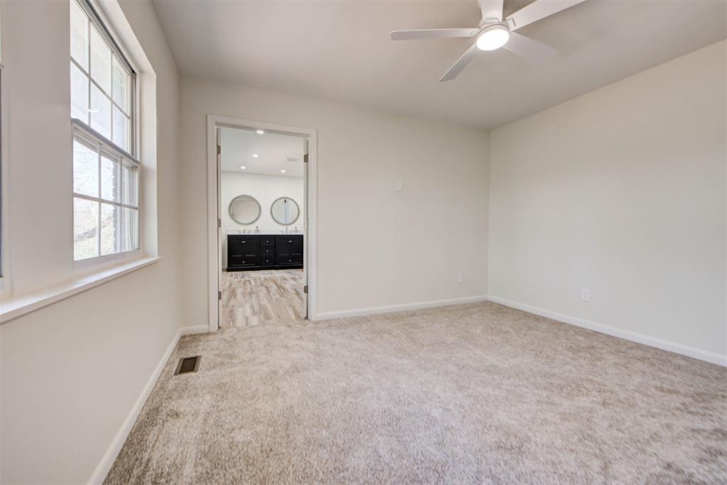 5709 N Warren Avenue Property Photo 15