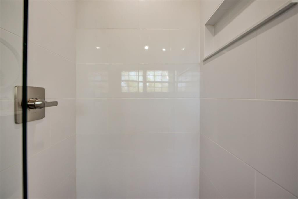 5709 N Warren Avenue Property Photo 18