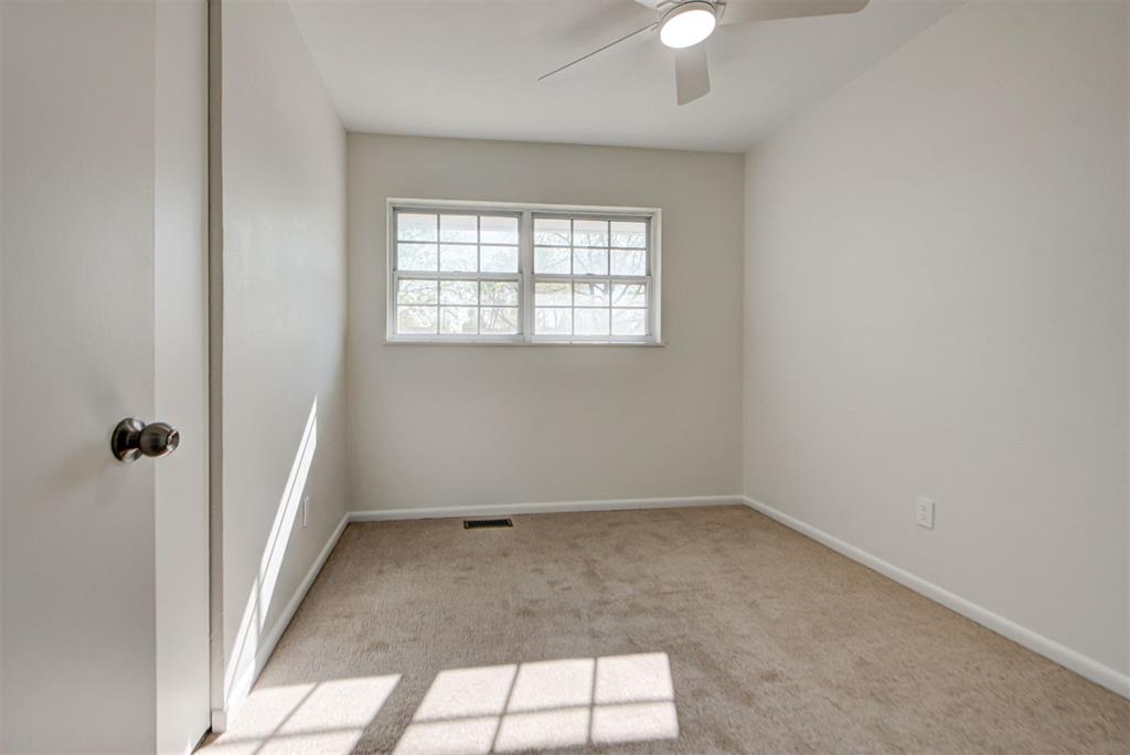 5709 N Warren Avenue Property Photo 22