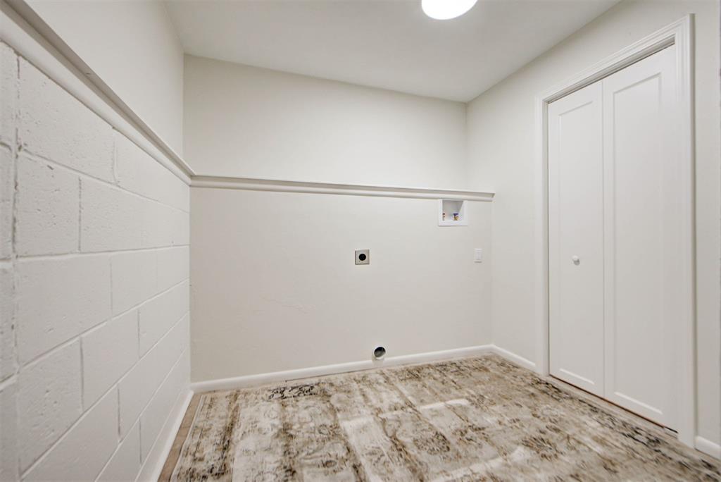5709 N Warren Avenue Property Photo 28