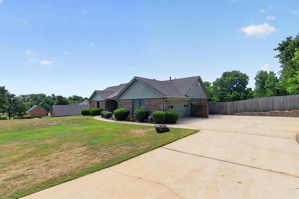10616 Se 49th Street Property Photo 5