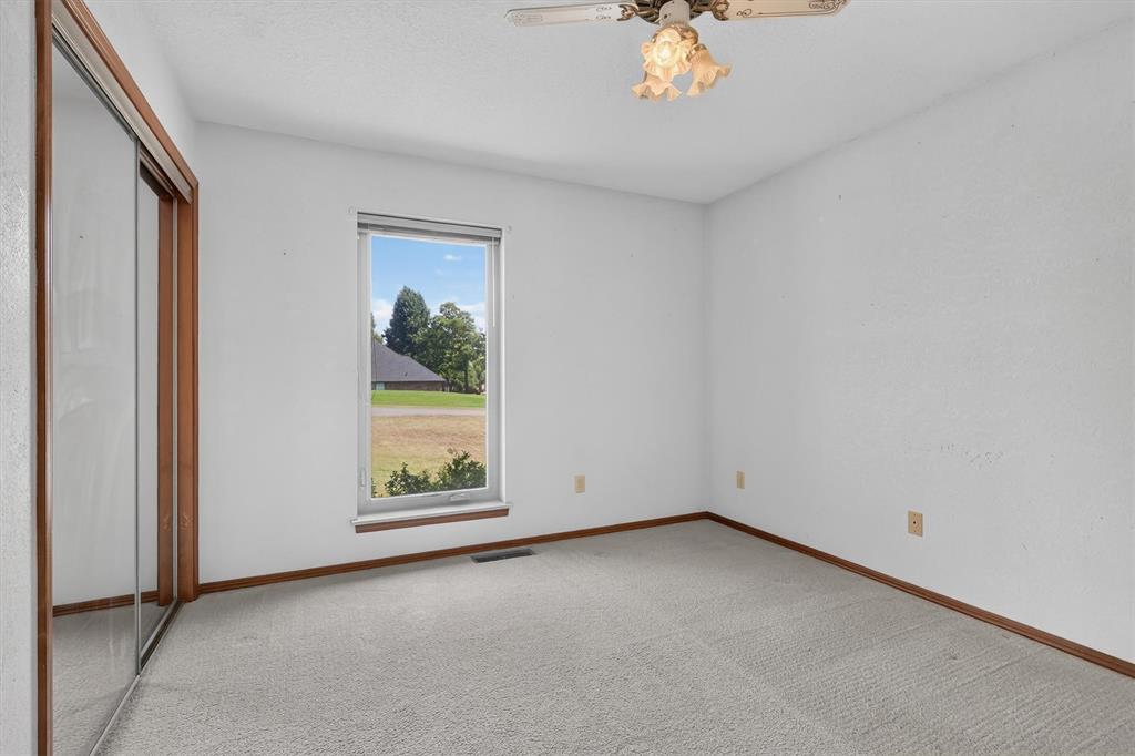 10616 Se 49th Street Property Photo 27