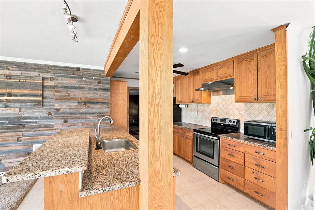 13904 S Dobbs Road Property Photo 9