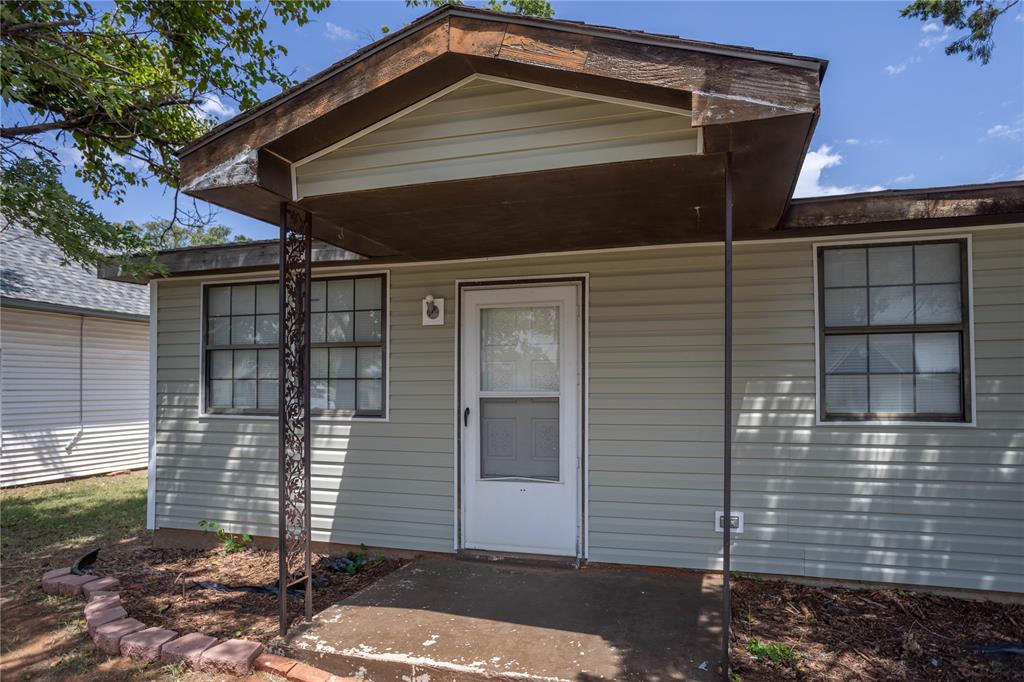 415 W Franklin Avenue Property Photo 2