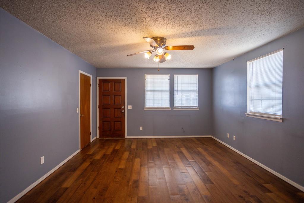 415 W Franklin Avenue Property Photo 3