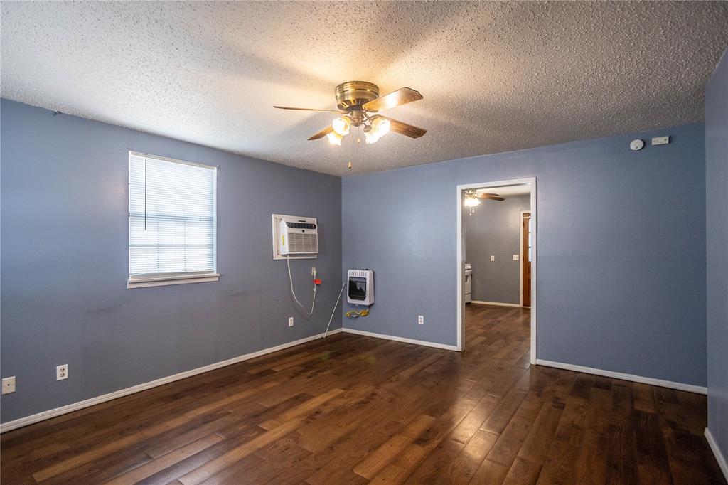 415 W Franklin Avenue Property Photo 4