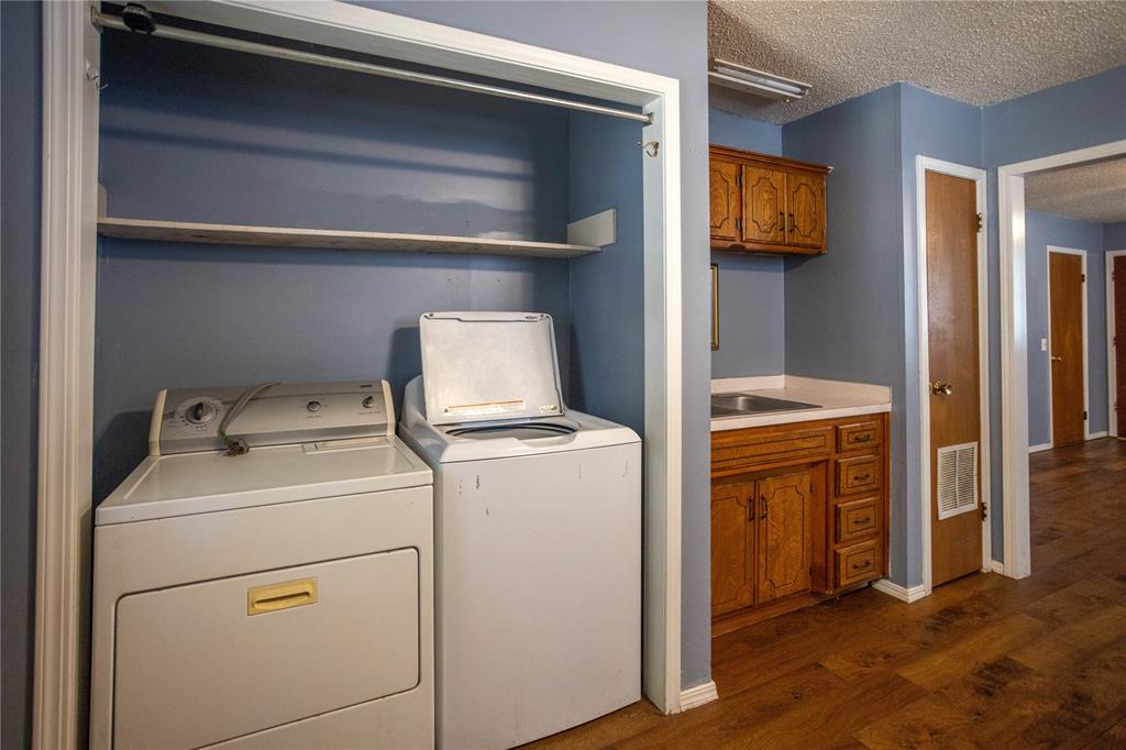 415 W Franklin Avenue Property Photo 6