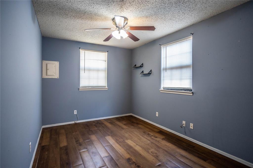415 W Franklin Avenue Property Photo 9