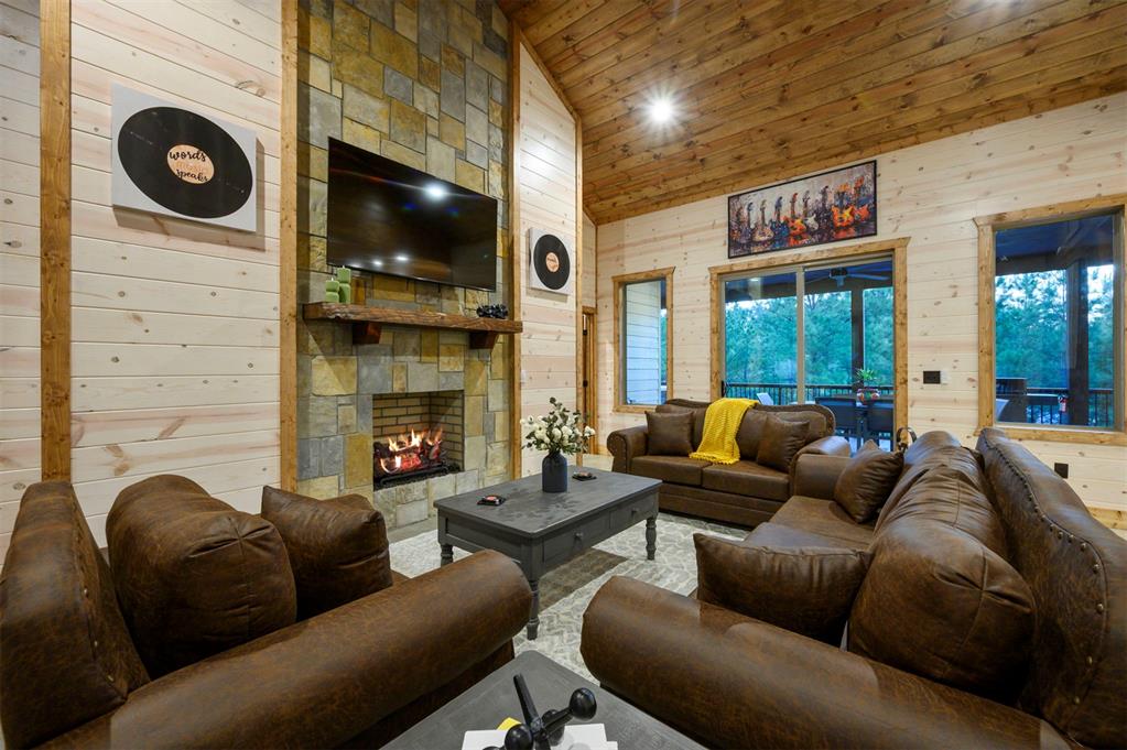 118 Turning Wood Court Property Photo 14