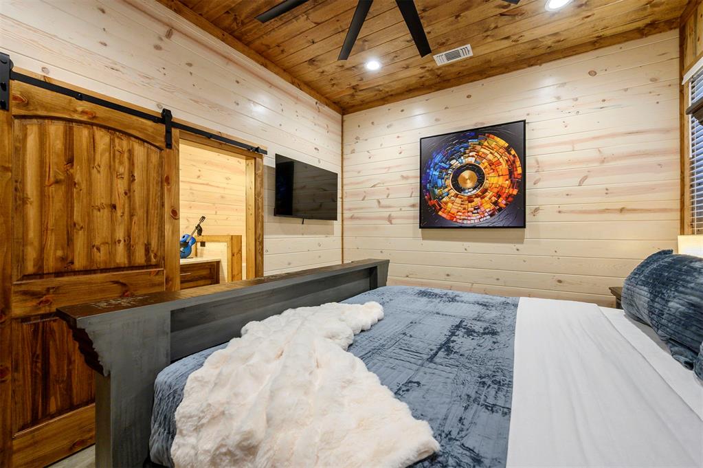 118 Turning Wood Court Property Photo 33