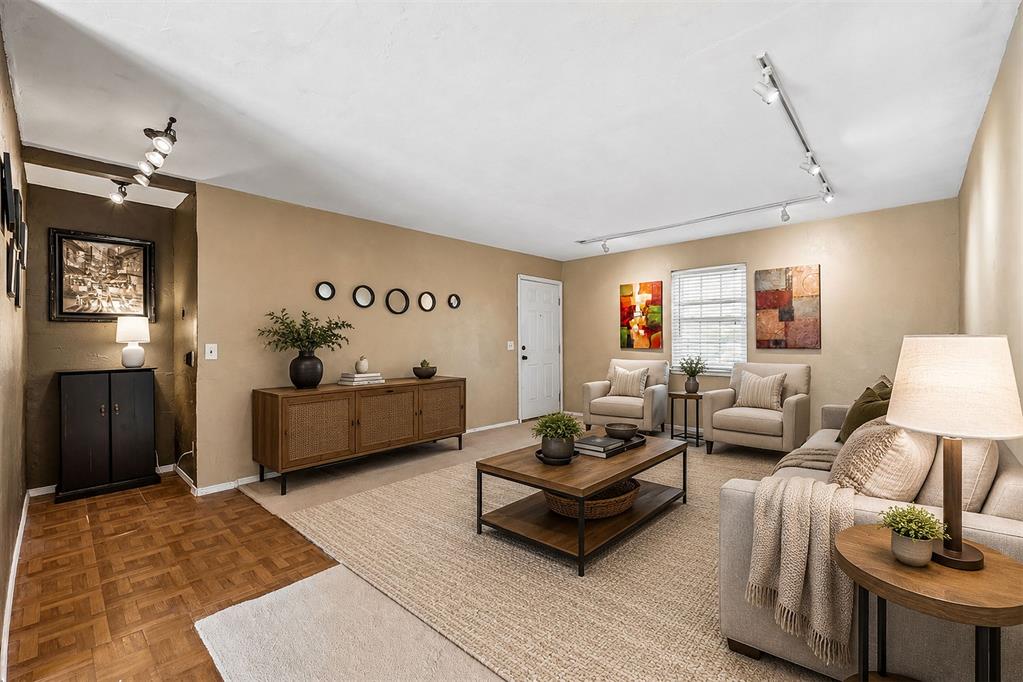 11323 N May Avenue B Property Photo 1