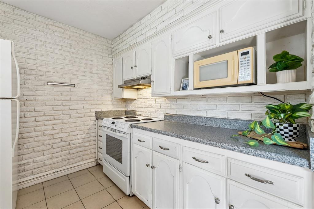 11323 N May Avenue B Property Photo 6