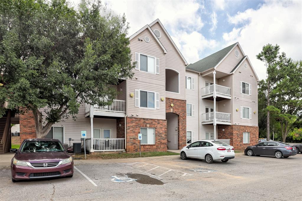 2200 N Classen Boulevard 6126 Property Photo 2