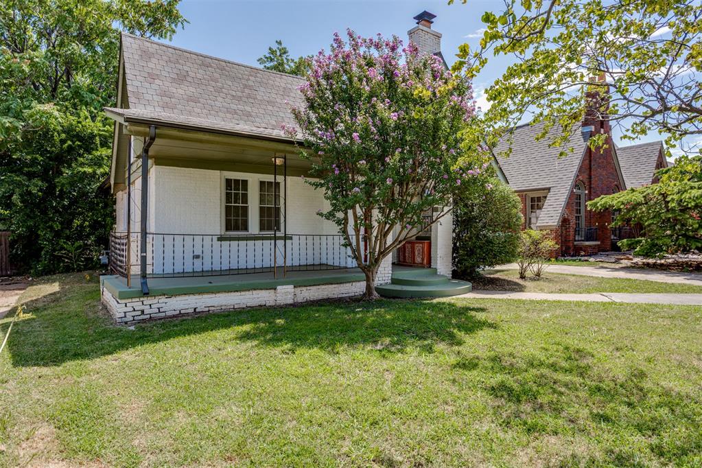 2220 N Indiana Avenue Property Photo 3