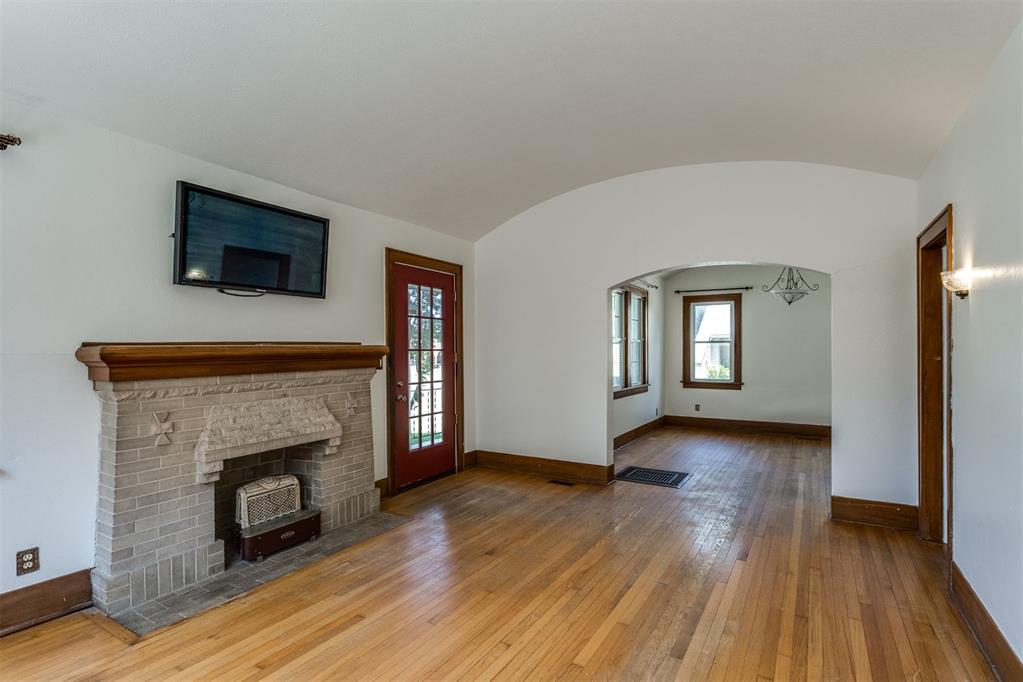 2220 N Indiana Avenue Property Photo 10