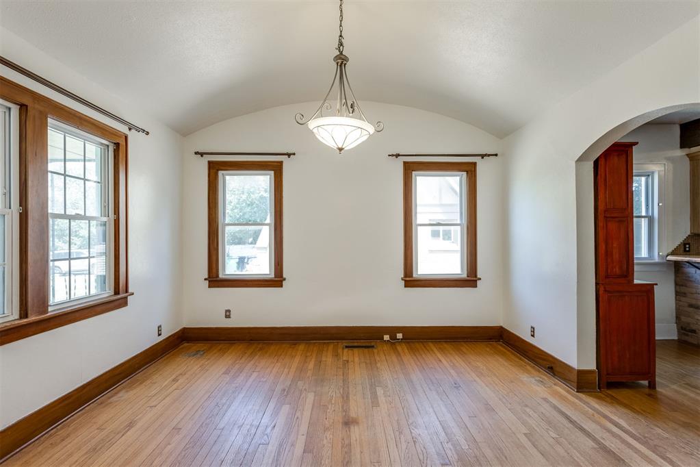 2220 N Indiana Avenue Property Photo 12