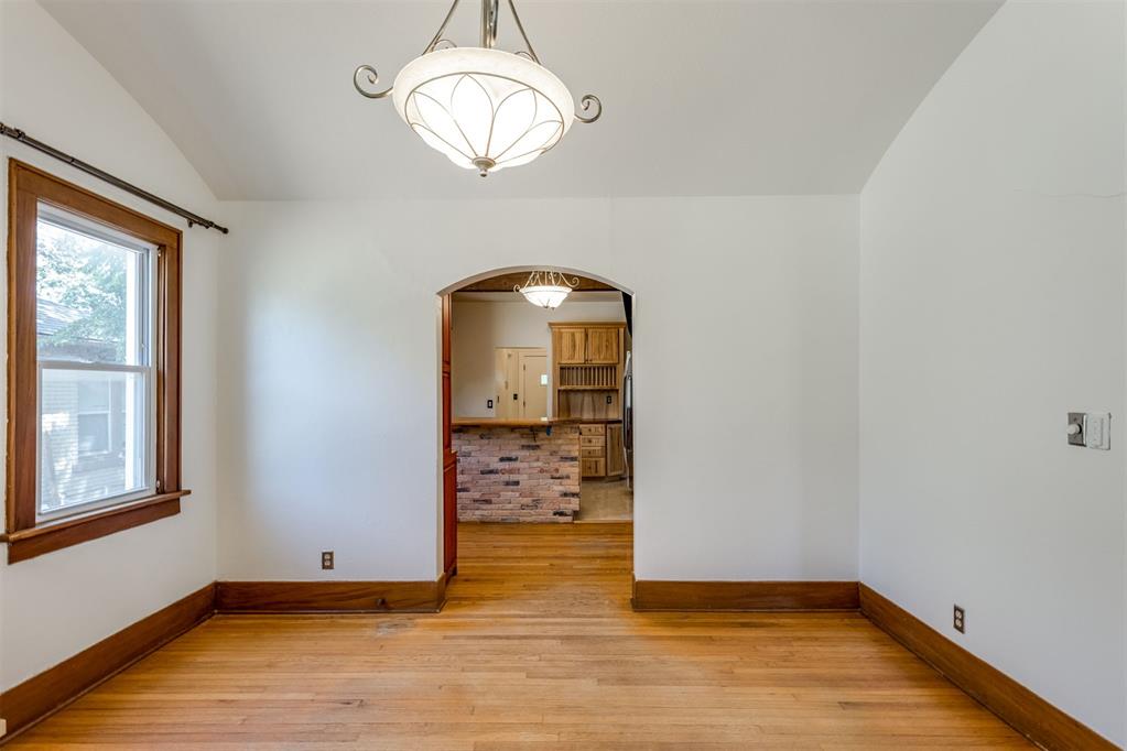 2220 N Indiana Avenue Property Photo 14