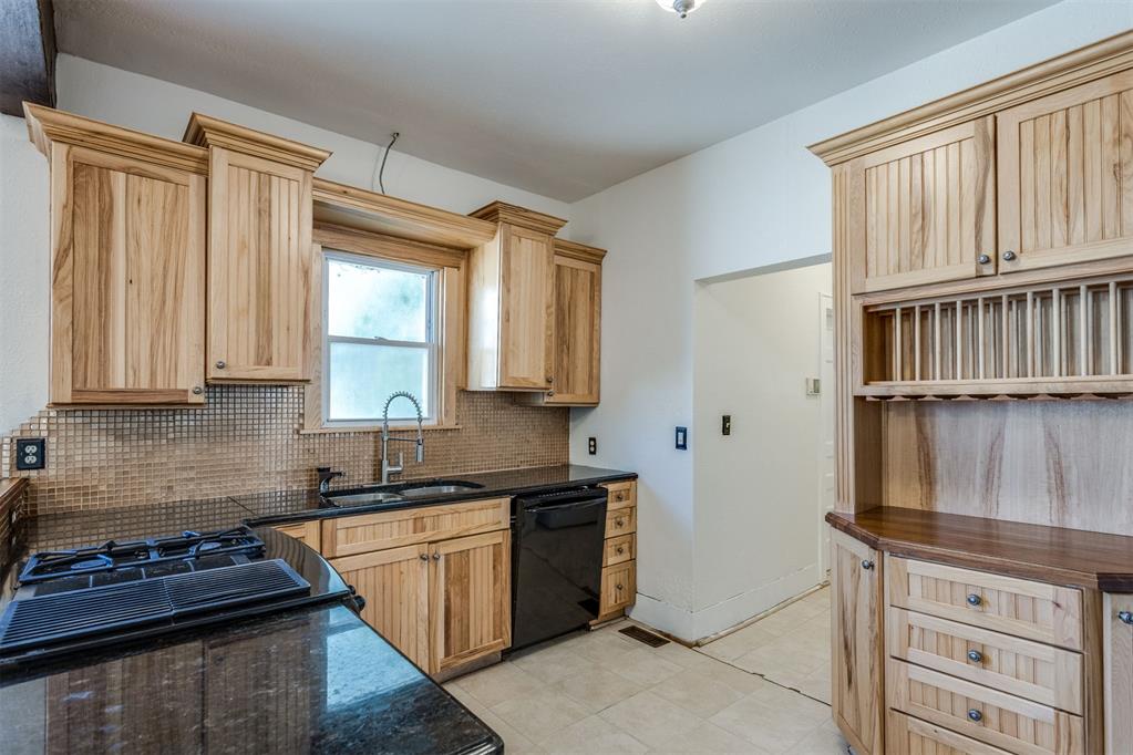 2220 N Indiana Avenue Property Photo 18